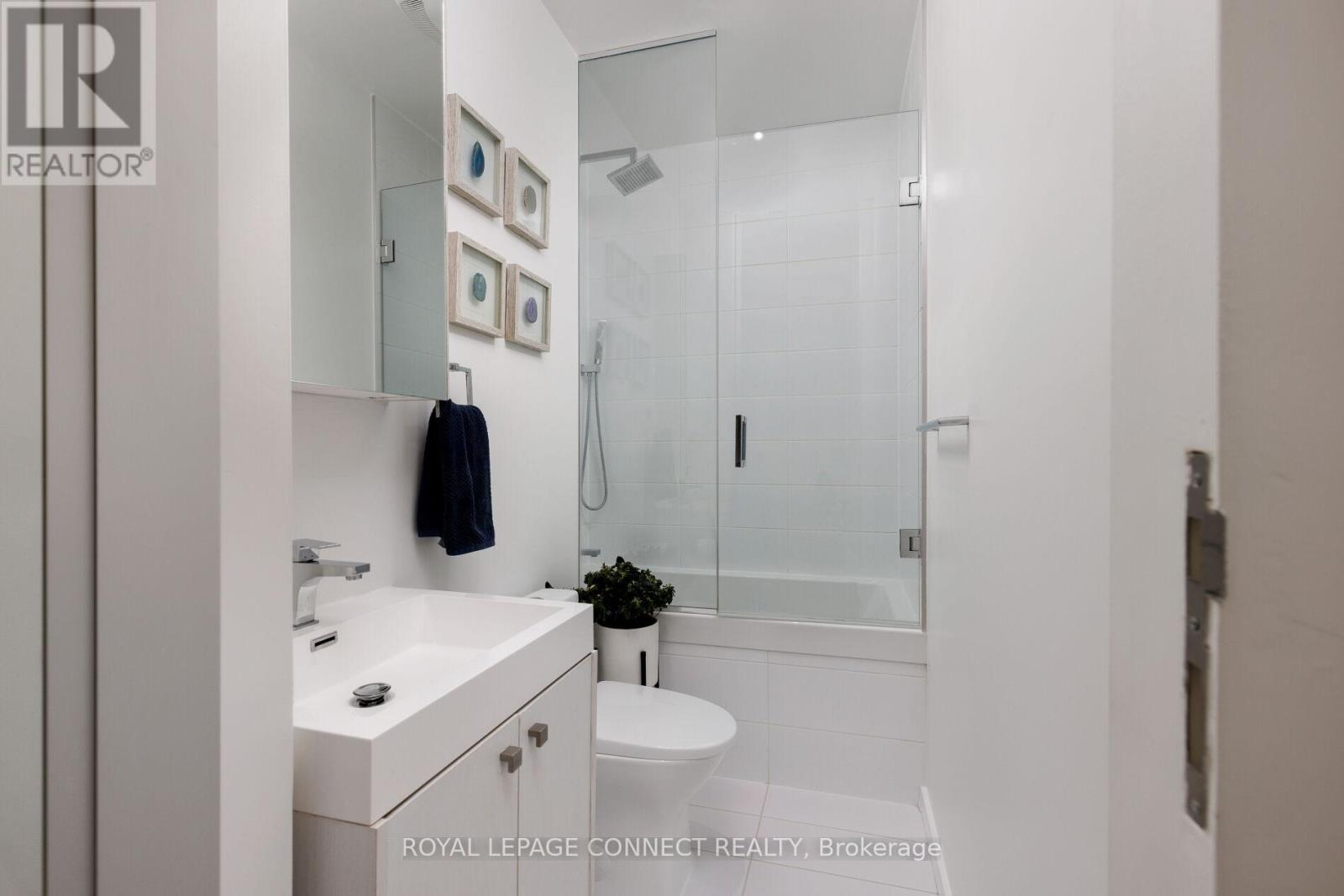 Th3 - 126 Spadina Road, Toronto, Ontario  M5R 2T8 - Photo 20 - C12577020