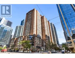 901 - 633 BAY STREET