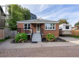 17 Wigan Crescent, Toronto (Clanton Park), Ca