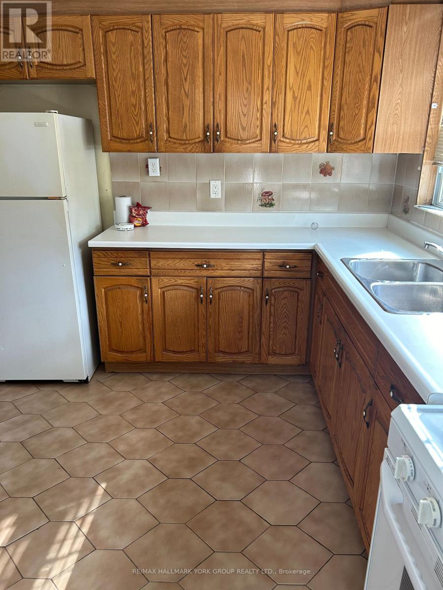 Main Fl - 472 Winona Drive, Toronto, Ontario  M6C 3T7 - Photo 3 - C12577058