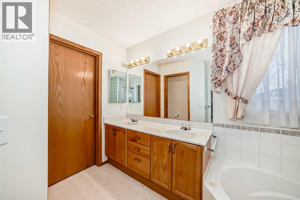 120 Cove Road, Chestermere, Alberta  T1X 1E4 - Photo 24 - A2268328