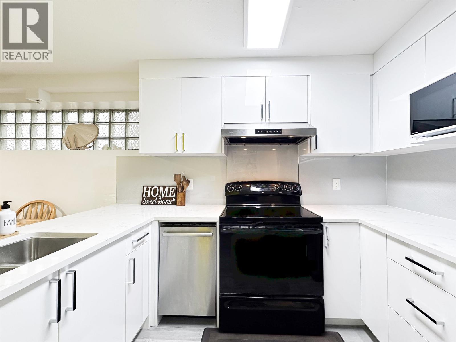 211 22356 MCINTOSH AVENUE, Maple Ridge, British Columbia