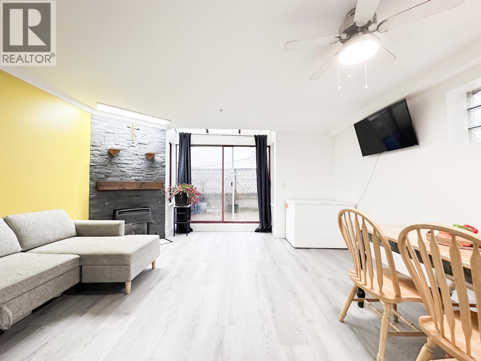 211 22356 Mcintosh Avenue, Maple Ridge, British Columbia  V2X 3C1 - Photo 3 - R3069958