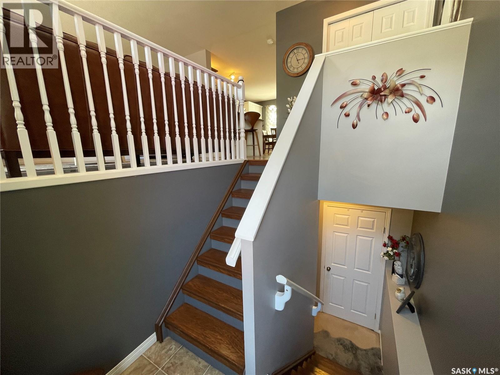 228 Lochrie Crescent, Saskatoon, Saskatchewan  S7M 5E4 - Photo 4 - SK024699