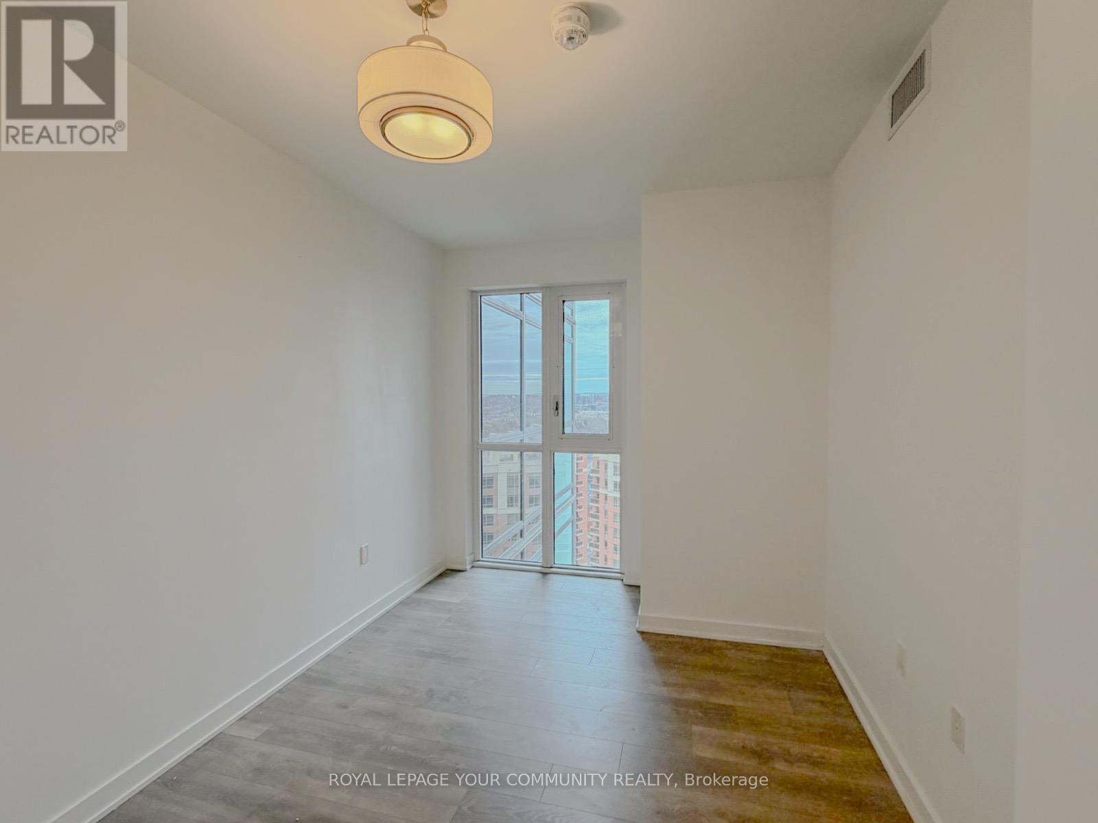 1704 - 75 Oneida Crescent, Richmond Hill, Ontario  L4B 0H3 - Photo 4 - N12577072