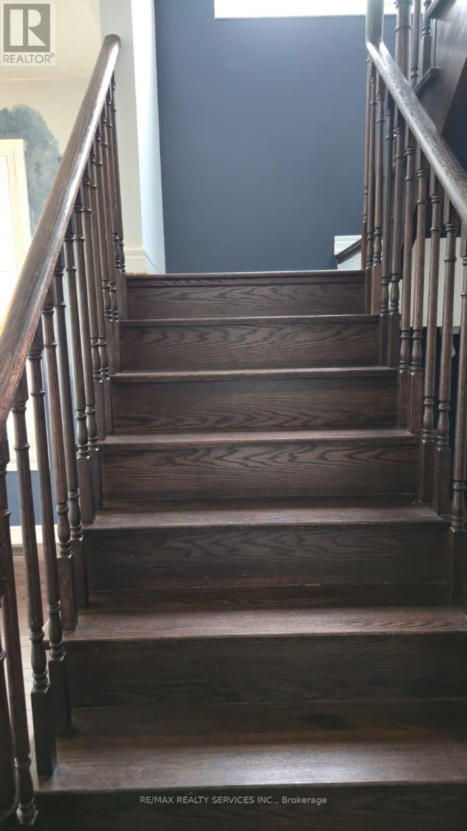 92 Allegro Drive, Brampton, Ontario  L6Y 5Y3 - Photo 5 - W12577016