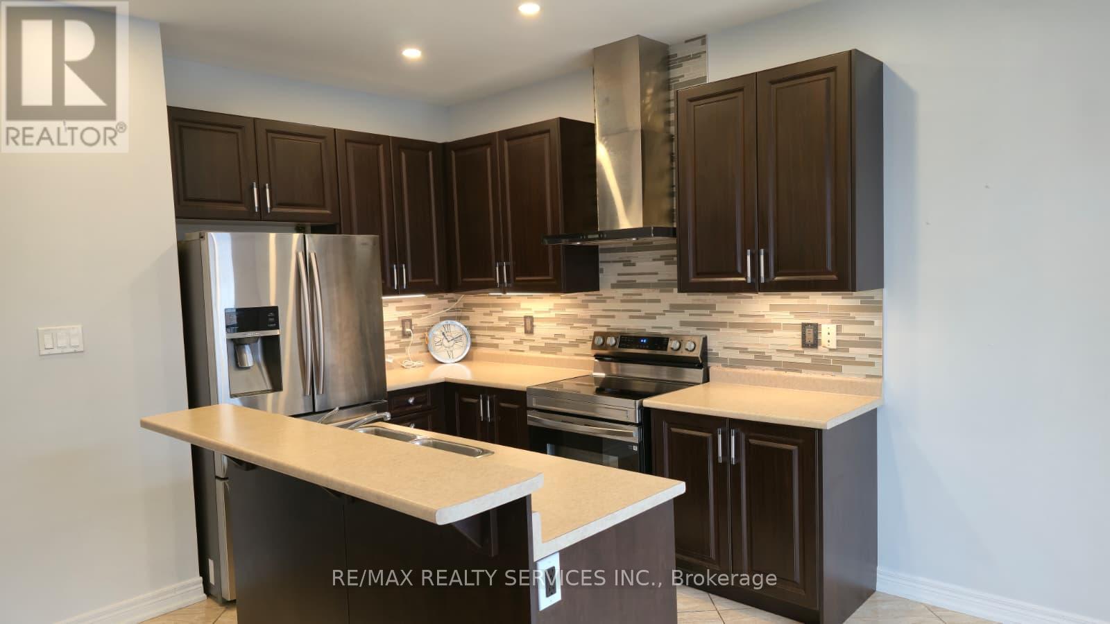 92 Allegro Drive, Brampton, Ontario  L6Y 5Y3 - Photo 9 - W12577016