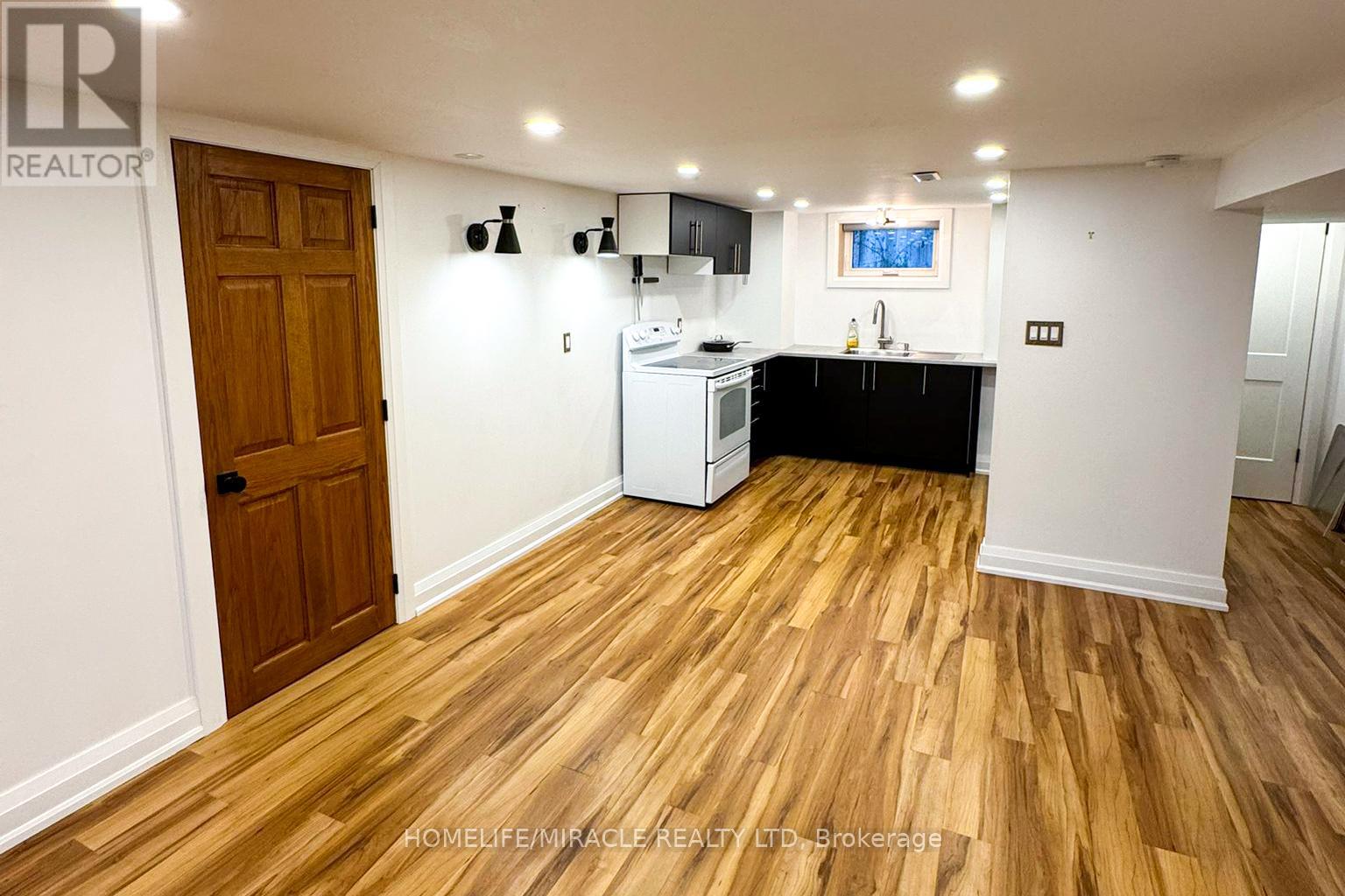 Lower - 231 Mount Albion Road, Hamilton, Ontario  L8K 6K1 - Photo 2 - X12577038