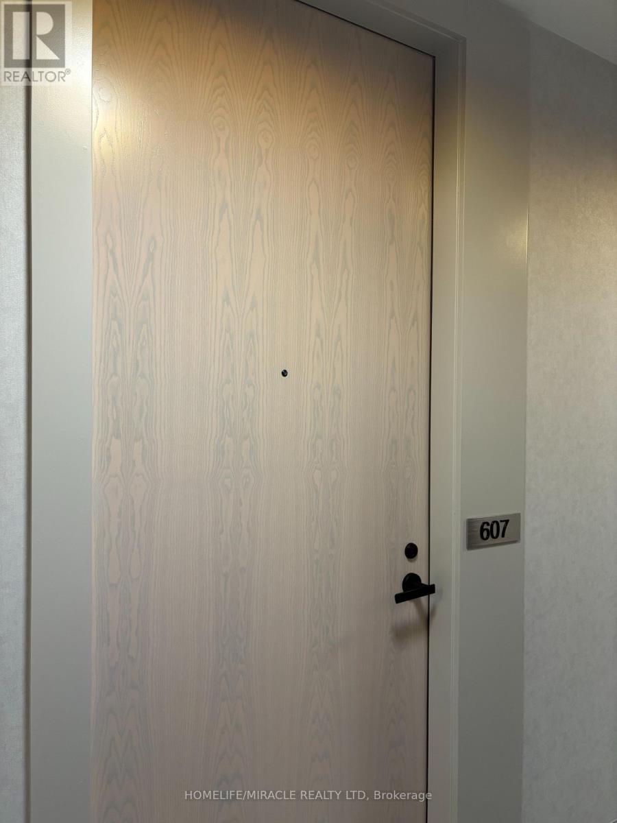 607 - 8 Interchange Way, Vaughan, Ontario  L4K 0R2 - Photo 2 - N12576698