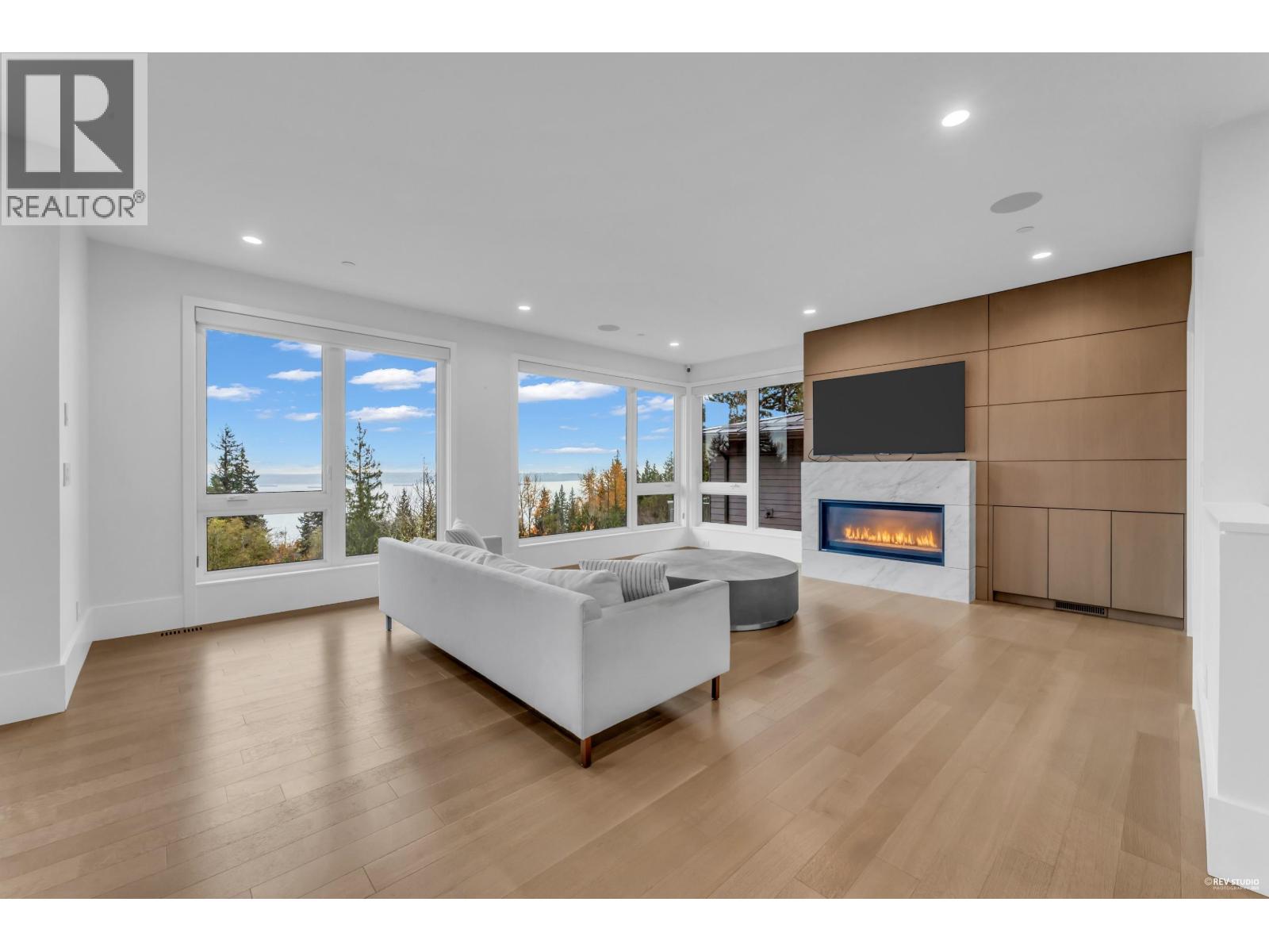 3018 BURFIELD PLACE, West Vancouver, British Columbia