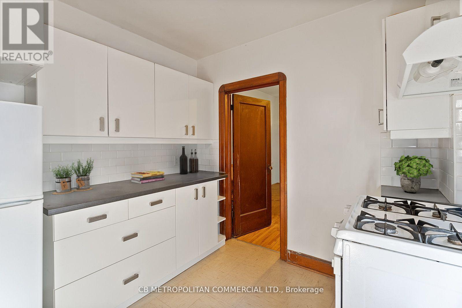 17 Augusta Avenue, Toronto, Ontario  M5T 2K7 - Photo 15 - C12577100