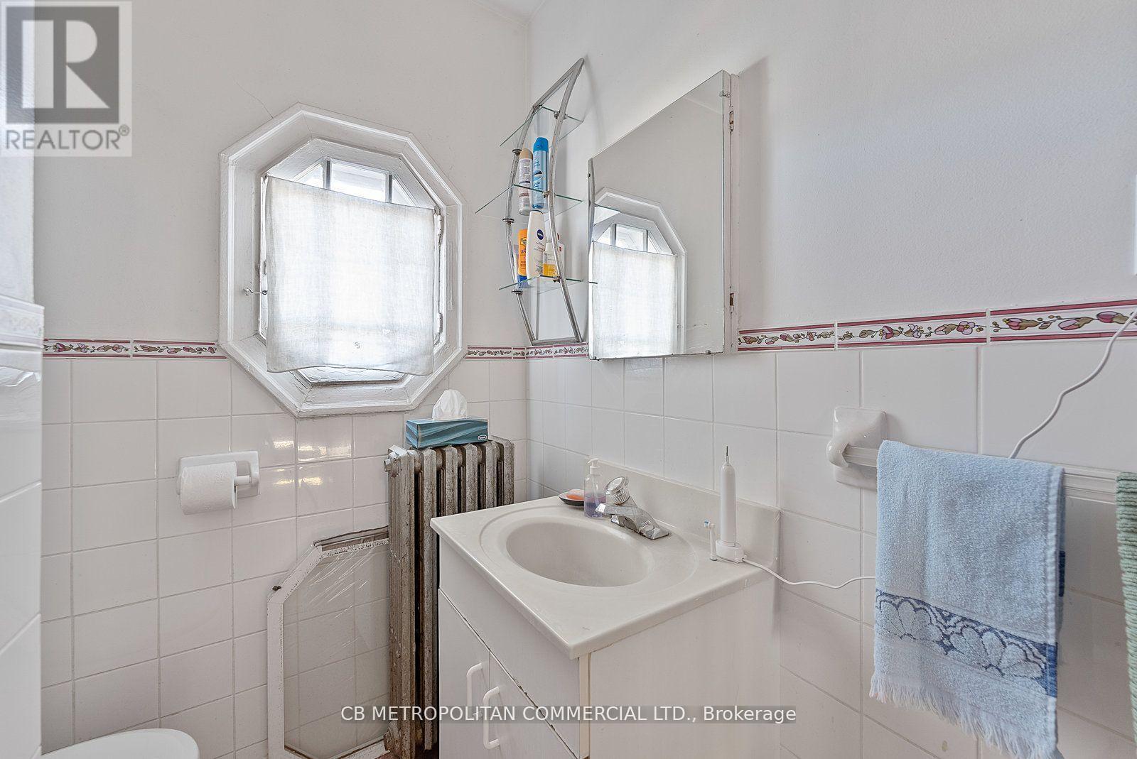 17 Augusta Avenue, Toronto, Ontario  M5T 2K7 - Photo 24 - C12577100