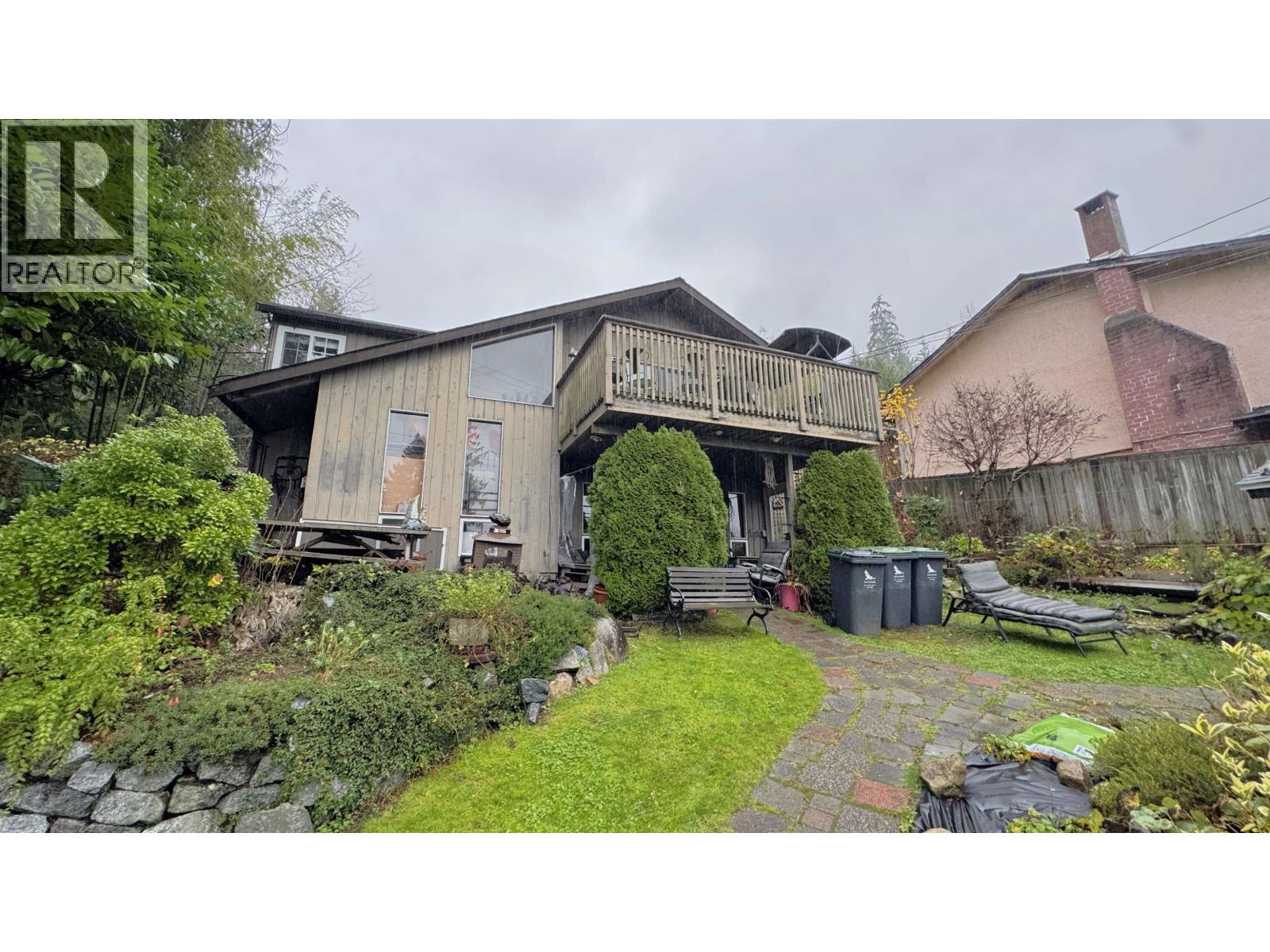 2071 Deep Cove Road, North Vancouver, British Columbia  V7G 1S8 - Photo 2 - R3070110