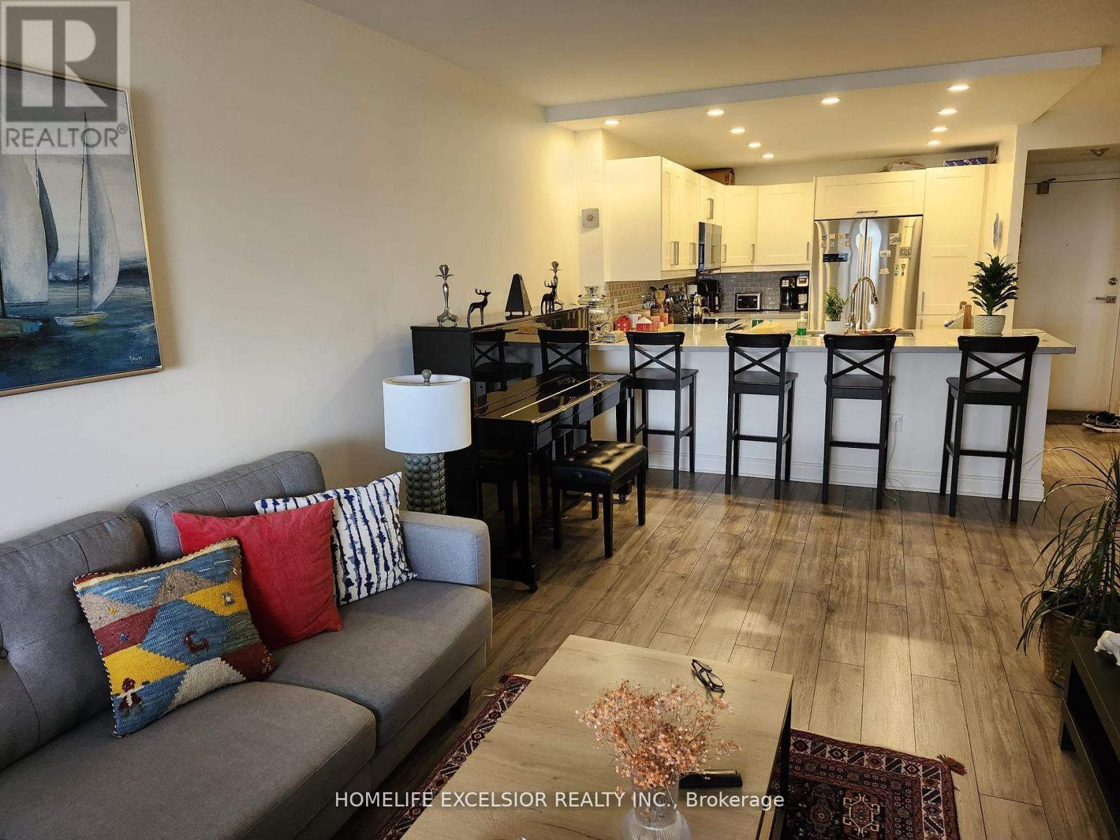 1402 - 7601 Bathurst Street, Vaughan, Ontario  L4J 4H5 - Photo 3 - N12577094