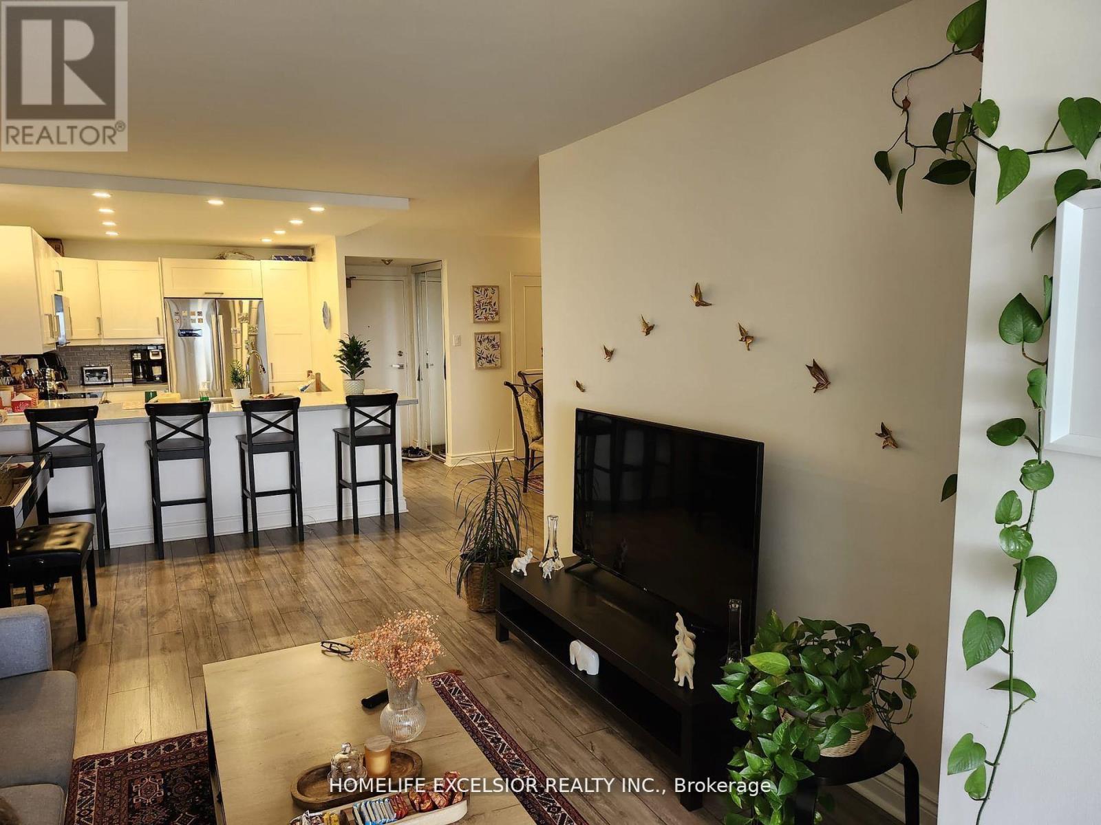 1402 - 7601 Bathurst Street, Vaughan, Ontario  L4J 4H5 - Photo 4 - N12577094