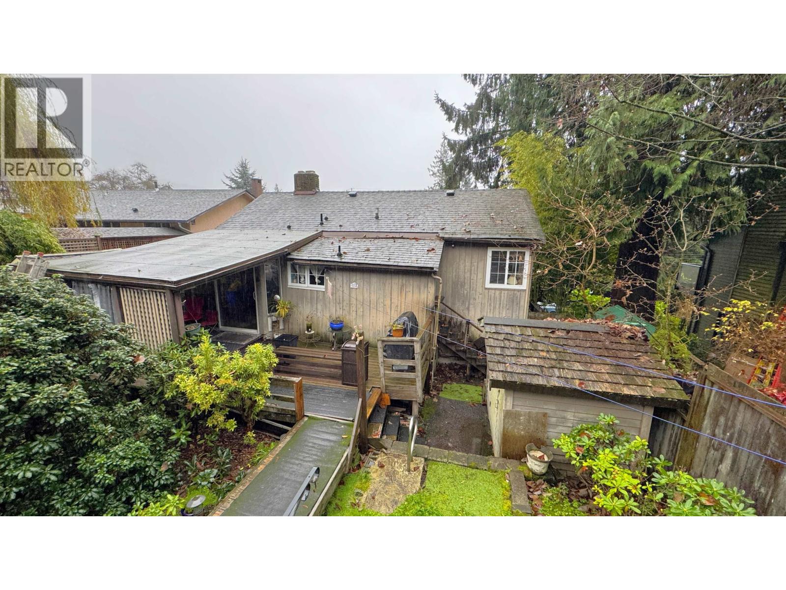 2071 Deep Cove Road, North Vancouver, British Columbia  V7G 1S8 - Photo 3 - R3070110
