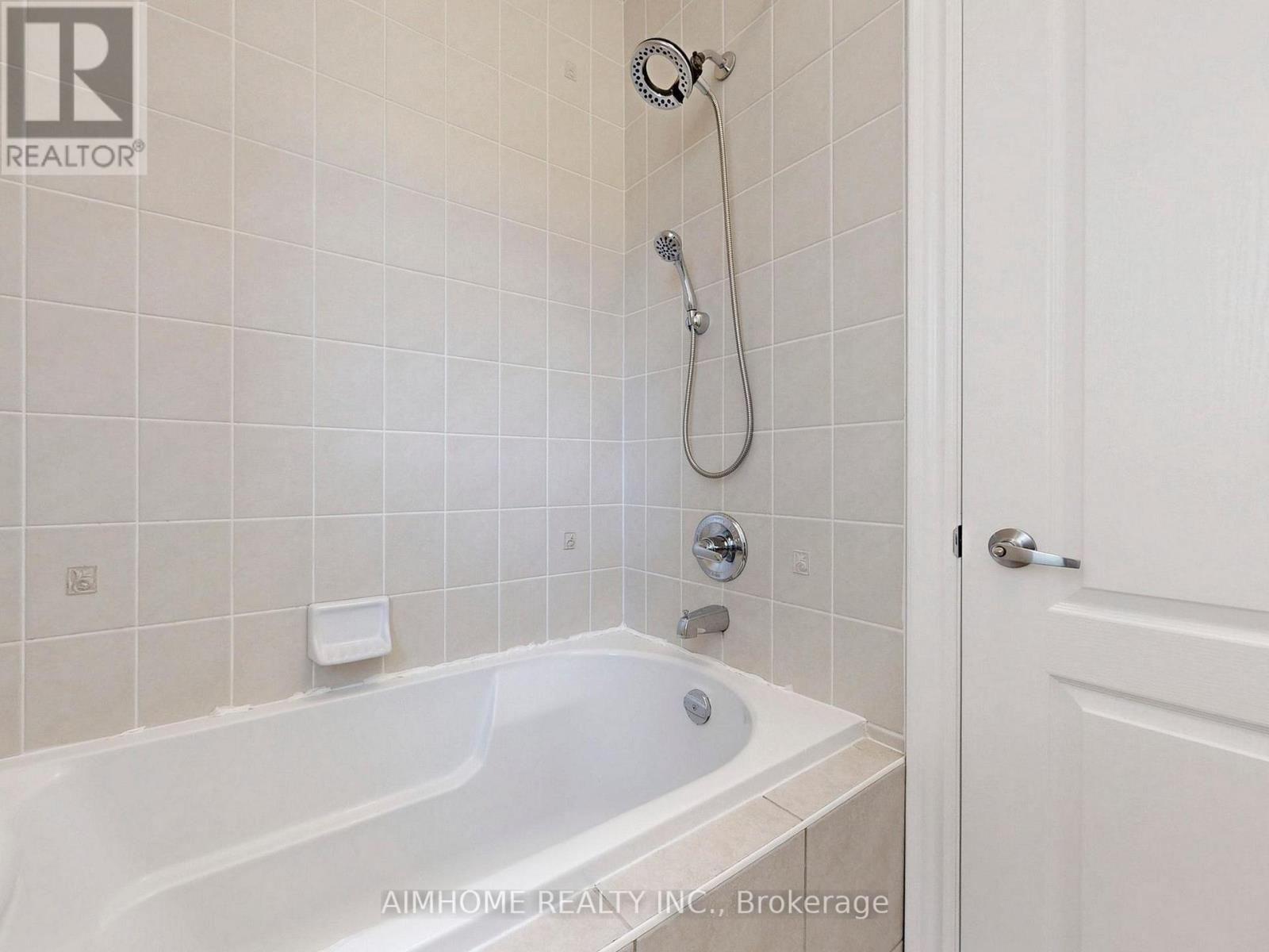 12 Sweet Valerie Court, Vaughan, Ontario  L6A 0C6 - Photo 35 - N12577102