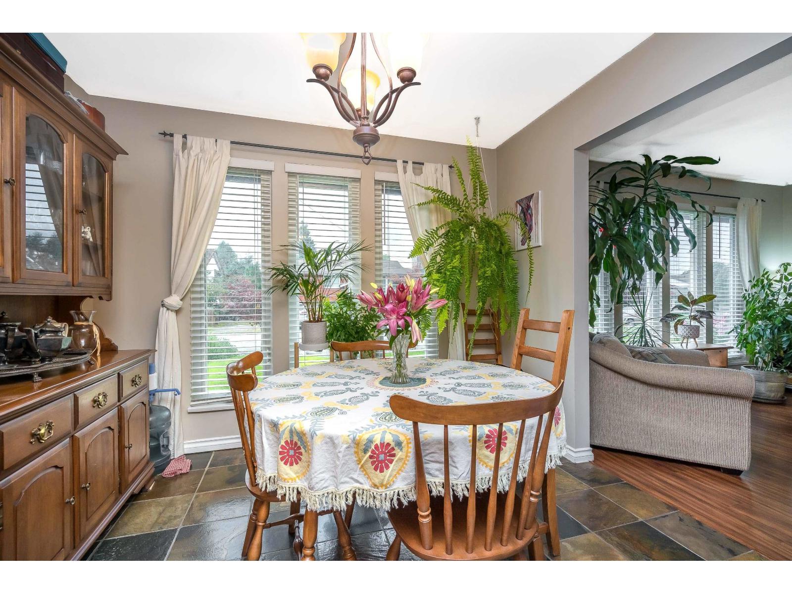 35183 Ewert Avenue, Mission, British Columbia  V2V 6S7 - Photo 5 - R3069907