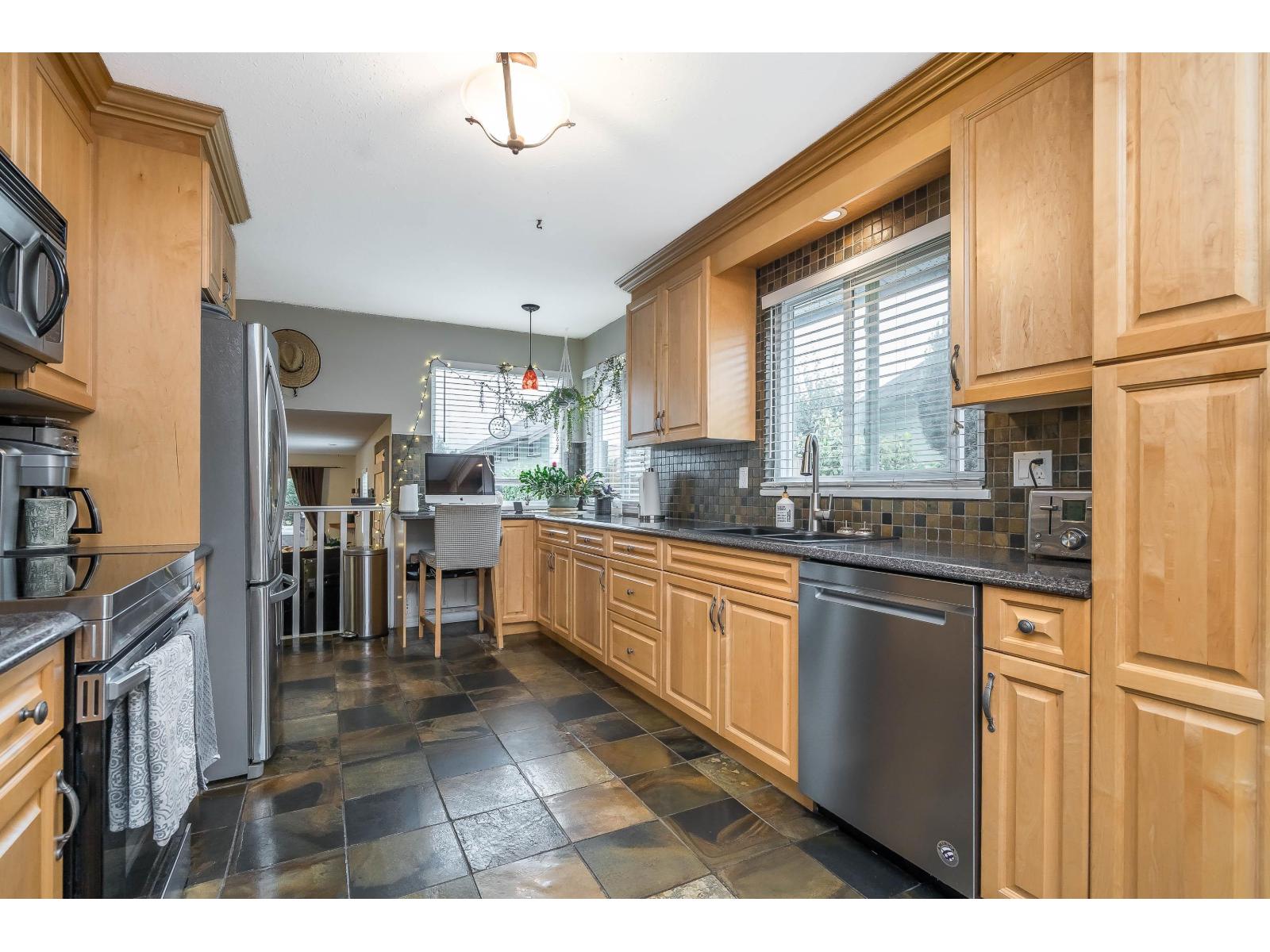 35183 Ewert Avenue, Mission, British Columbia  V2V 6S7 - Photo 6 - R3069907