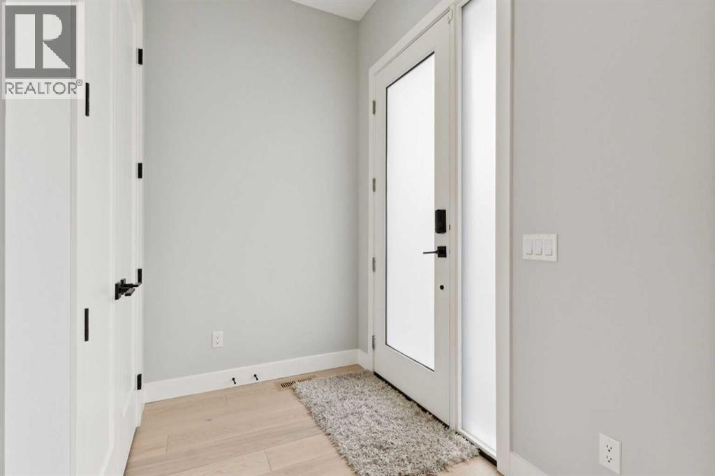 1607 18 Avenue Nw, Calgary, Alberta  T2M 0X2 - Photo 3 - A2272146