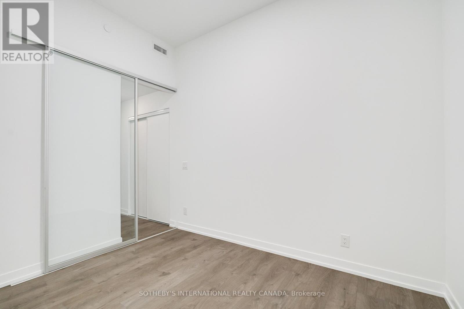 1011 - 270 Dufferin Street, Toronto, Ontario  M6K 0H8 - Photo 6 - W12577086