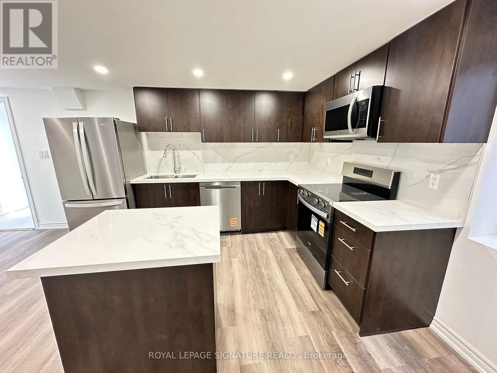 LOWER - 17 TAMARISK DRIVE, Toronto, Ontario