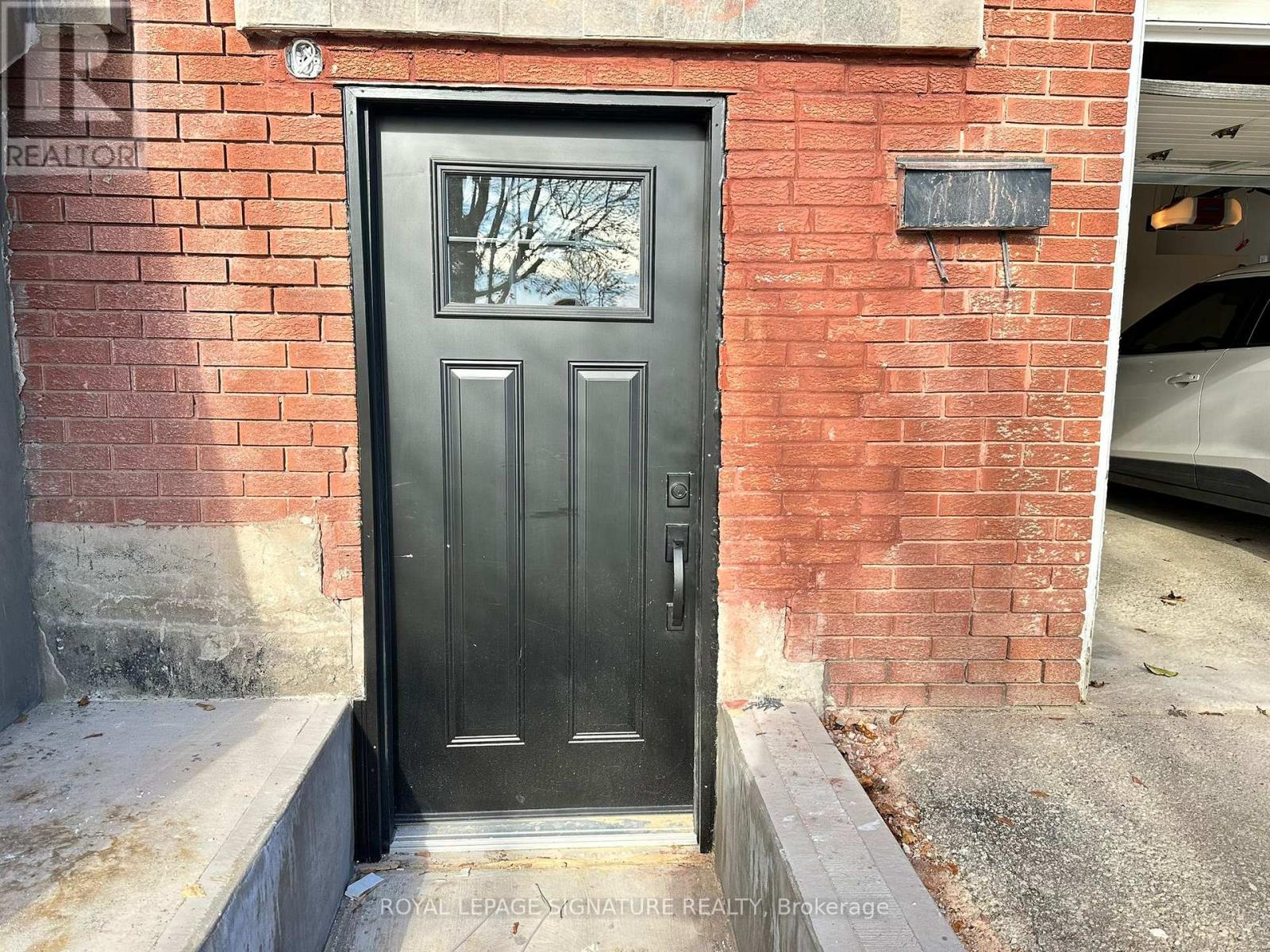 Lower - 17 Tamarisk Drive, Toronto, Ontario  M9V 1S2 - Photo 15 - W12577088