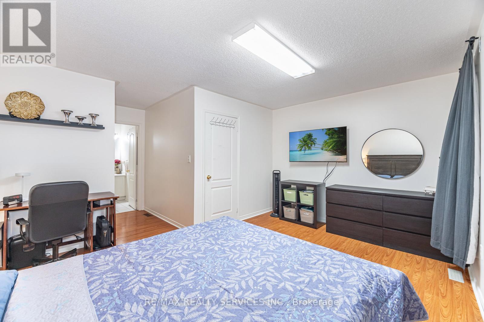 9 Kimberley Crescent, Brampton, Ontario  L6R 1T6 - Photo 14 - W12577090