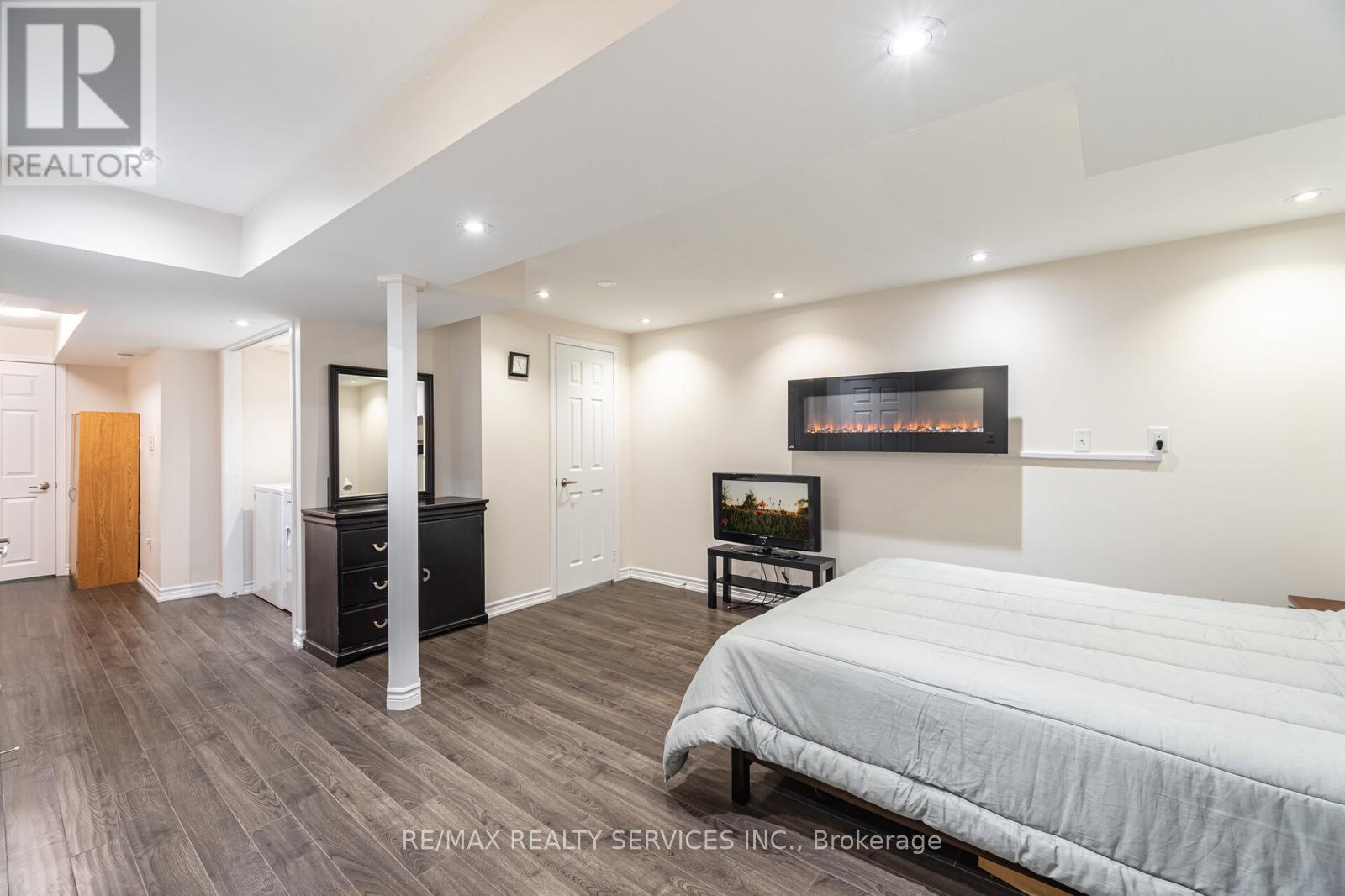 9 Kimberley Crescent, Brampton, Ontario  L6R 1T6 - Photo 27 - W12577090