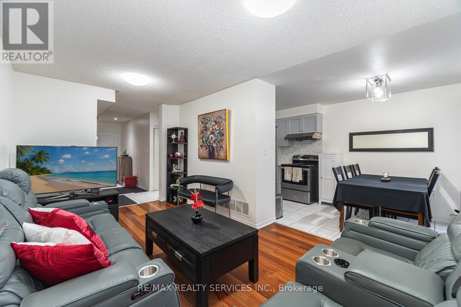 9 Kimberley Crescent, Brampton, Ontario  L6R 1T6 - Photo 6 - W12577090