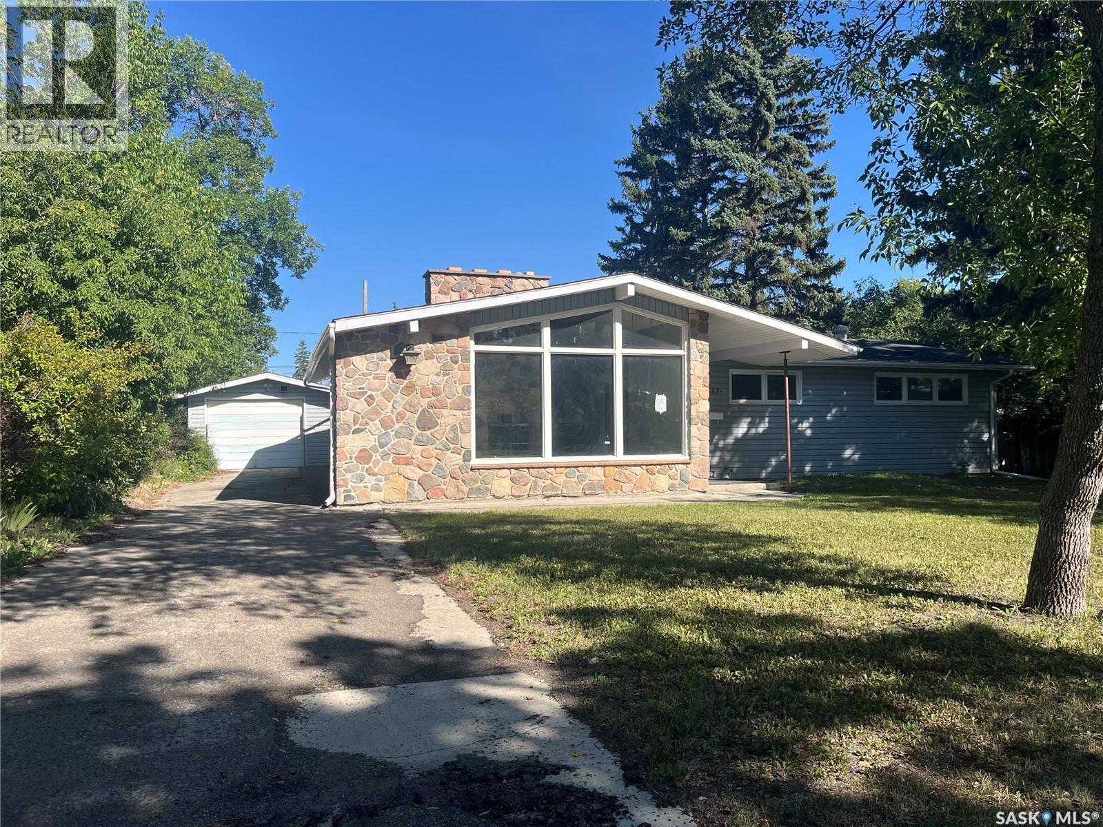 133 Halifax Street N, Regina, Saskatchewan  S4R 2W5 - Photo 2 - SK015806