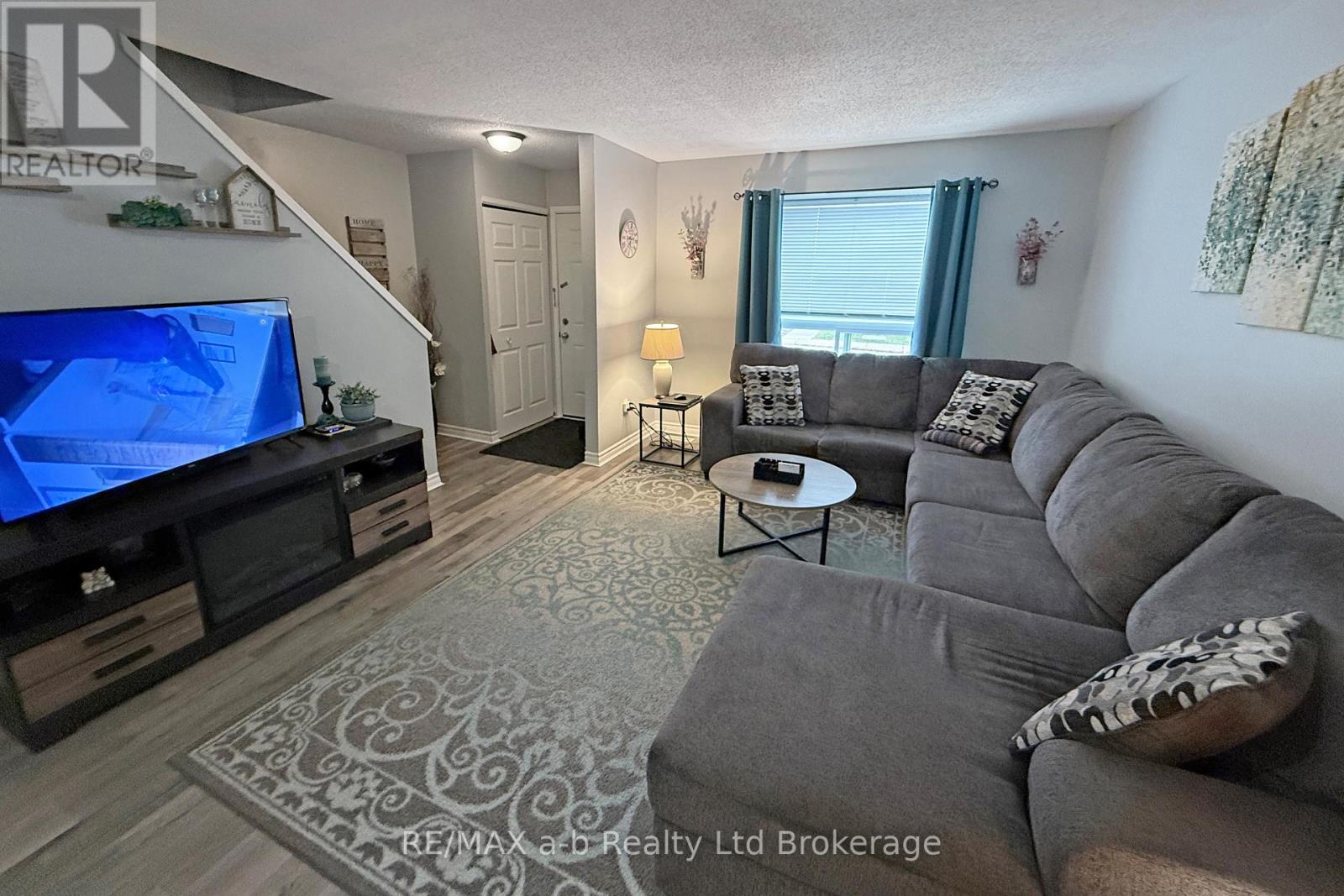 3 - 388 Springbank Avenue N, Woodstock, Ontario  N4T 1L4 - Photo 7 - X12552946