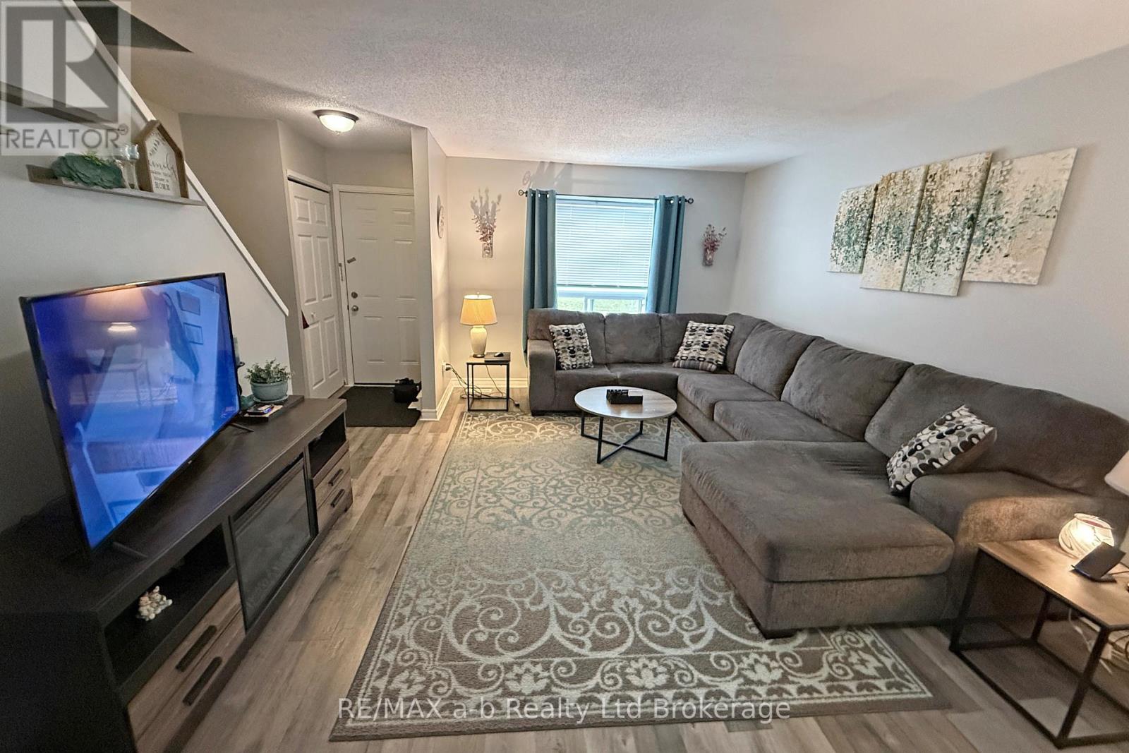 3 - 388 Springbank Avenue N, Woodstock, Ontario  N4T 1L4 - Photo 8 - X12552946