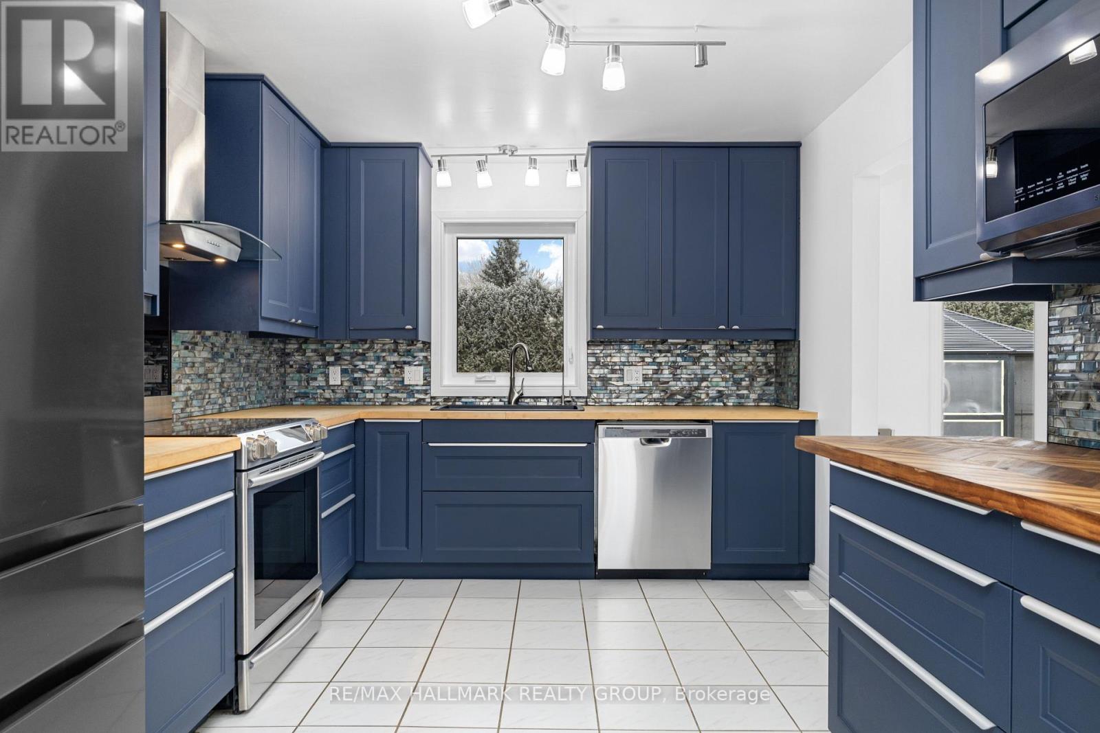 1050 Barnett Drive, Ottawa, Ontario  K4C 1C7 - Photo 10 - X12577122