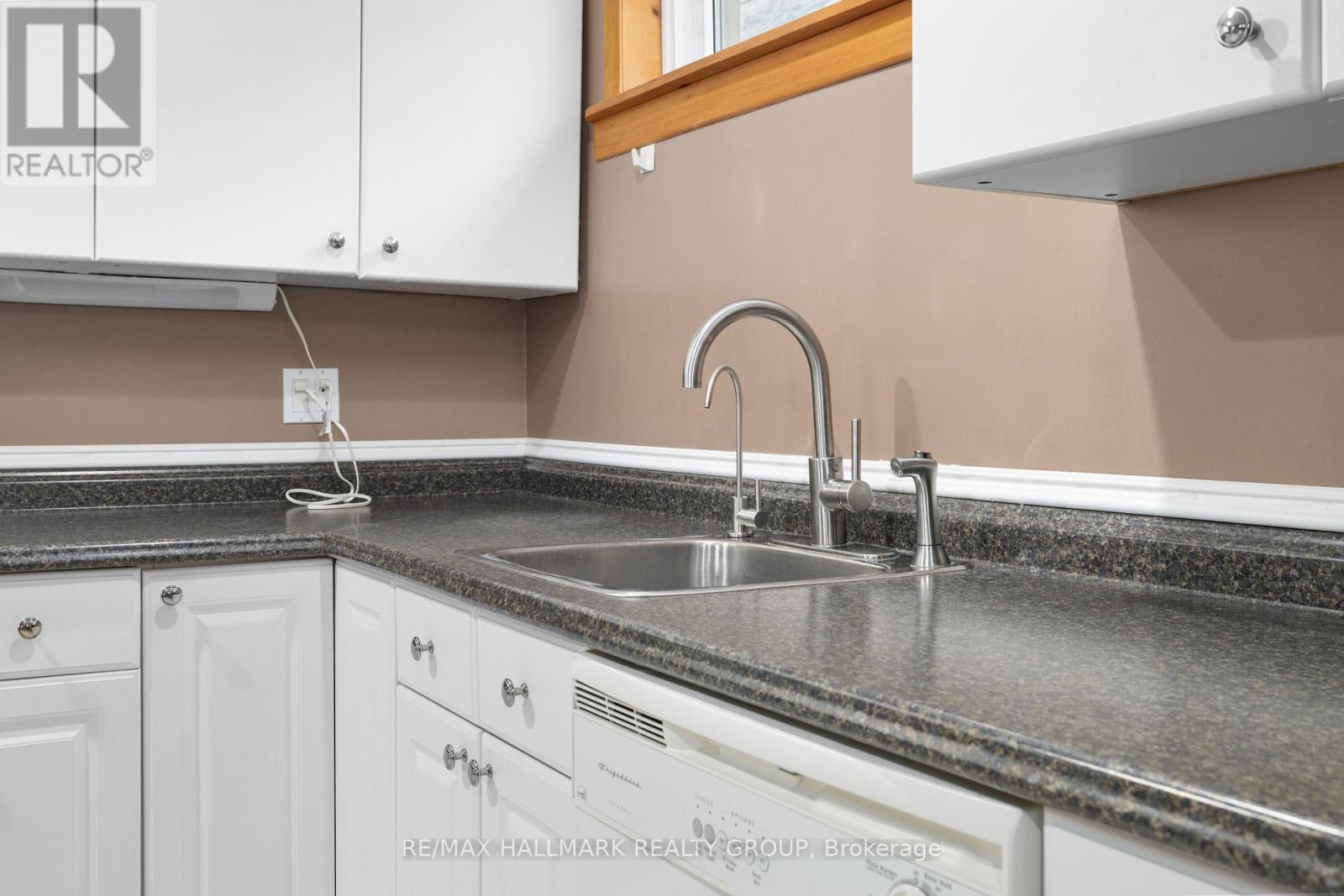 1050 Barnett Drive, Ottawa, Ontario  K4C 1C7 - Photo 19 - X12577122