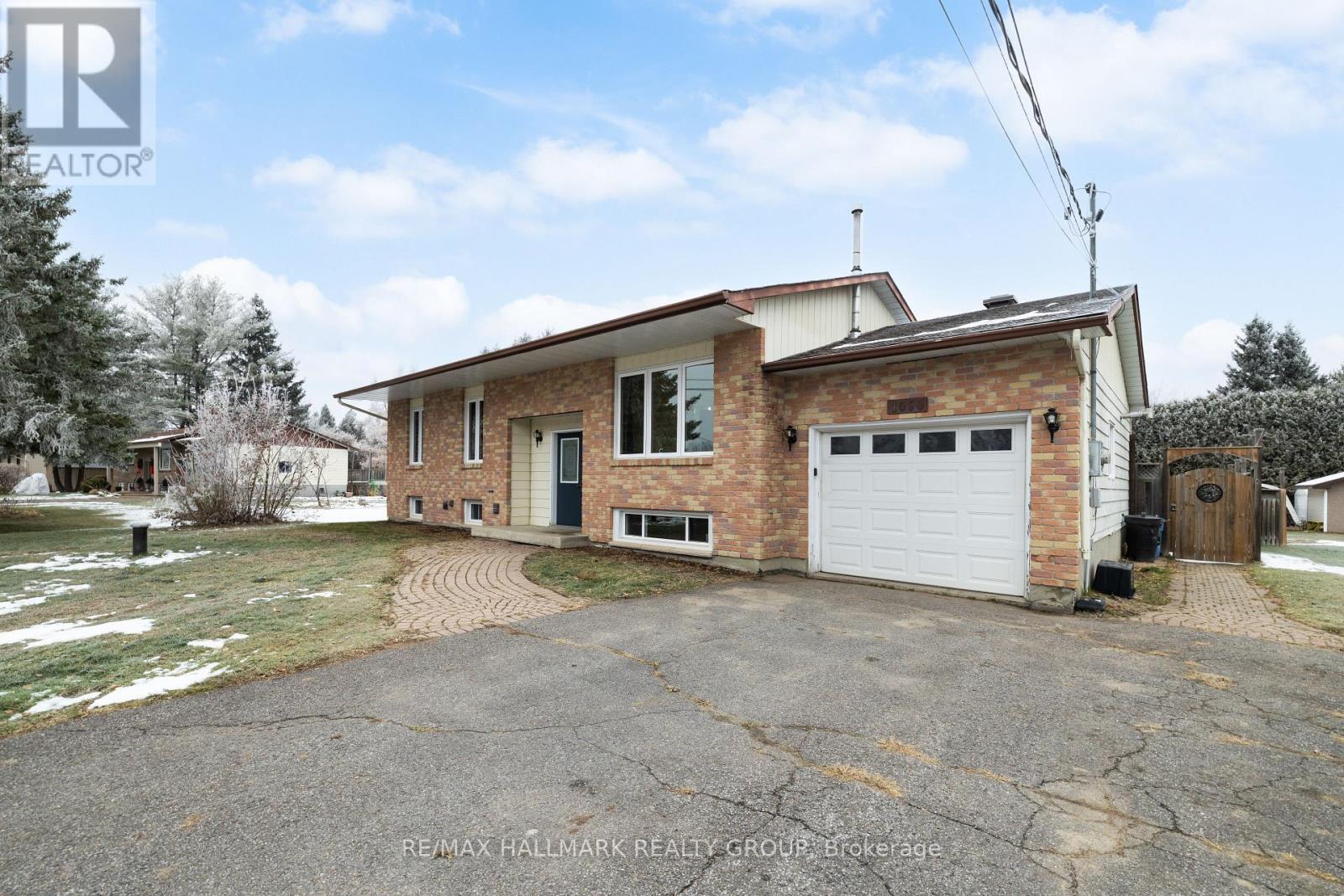 1050 Barnett Drive, Ottawa, Ontario  K4C 1C7 - Photo 3 - X12577122