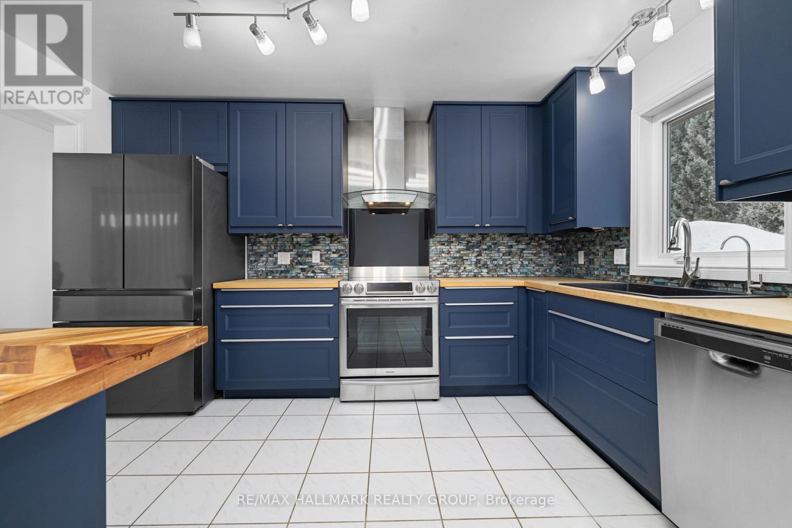 1050 Barnett Drive, Ottawa, Ontario  K4C 1C7 - Photo 5 - X12577122