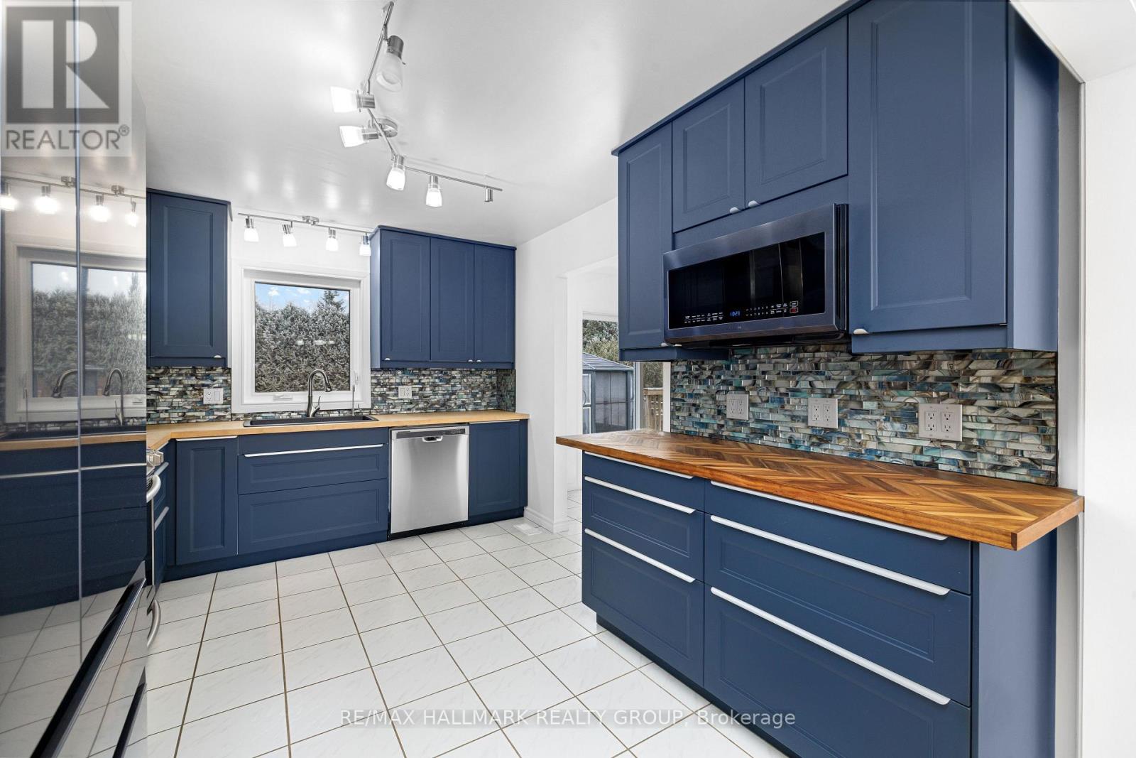 1050 Barnett Drive, Ottawa, Ontario  K4C 1C7 - Photo 7 - X12577122