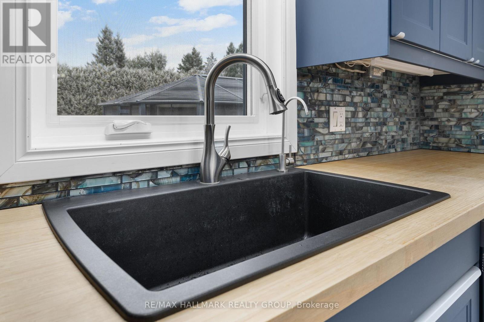 1050 Barnett Drive, Ottawa, Ontario  K4C 1C7 - Photo 8 - X12577122