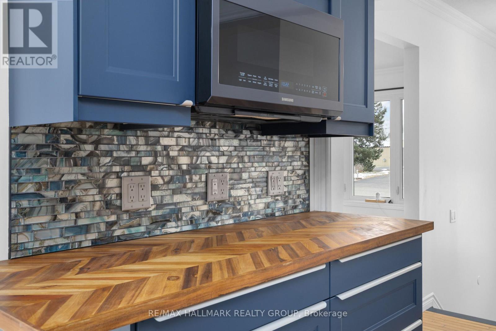 1050 Barnett Drive, Ottawa, Ontario  K4C 1C7 - Photo 9 - X12577122