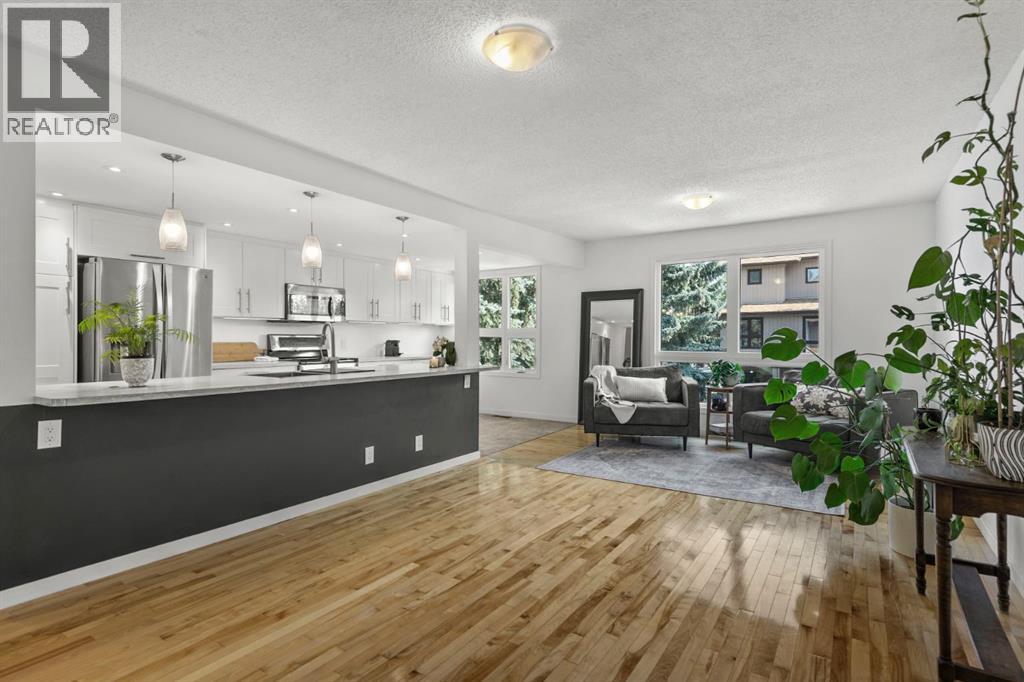 2 Canterbury Gardens Sw, Calgary, Alberta  T2W 2S9 - Photo 3 - A2255220