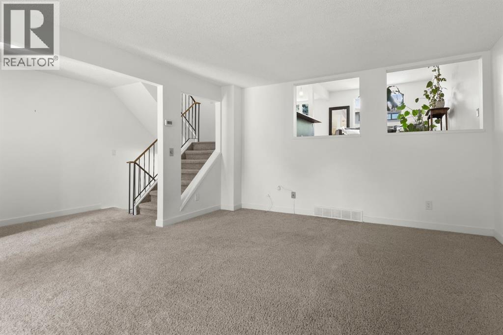 2 Canterbury Gardens Sw, Calgary, Alberta  T2W 2S9 - Photo 12 - A2255220