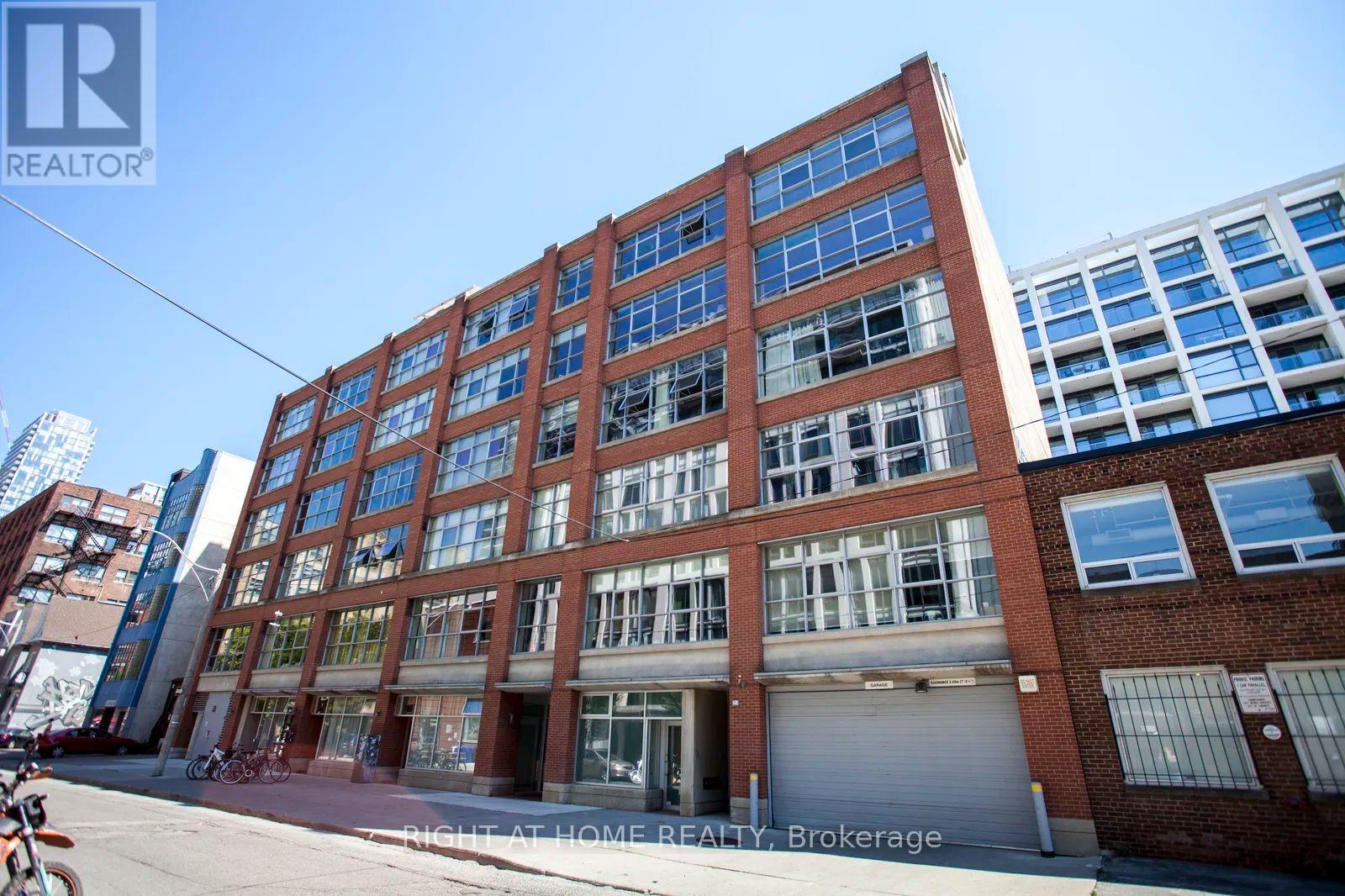 301 - 29 Camden Street, Toronto, Ontario  M5V 1V2 - Photo 2 - C12577118