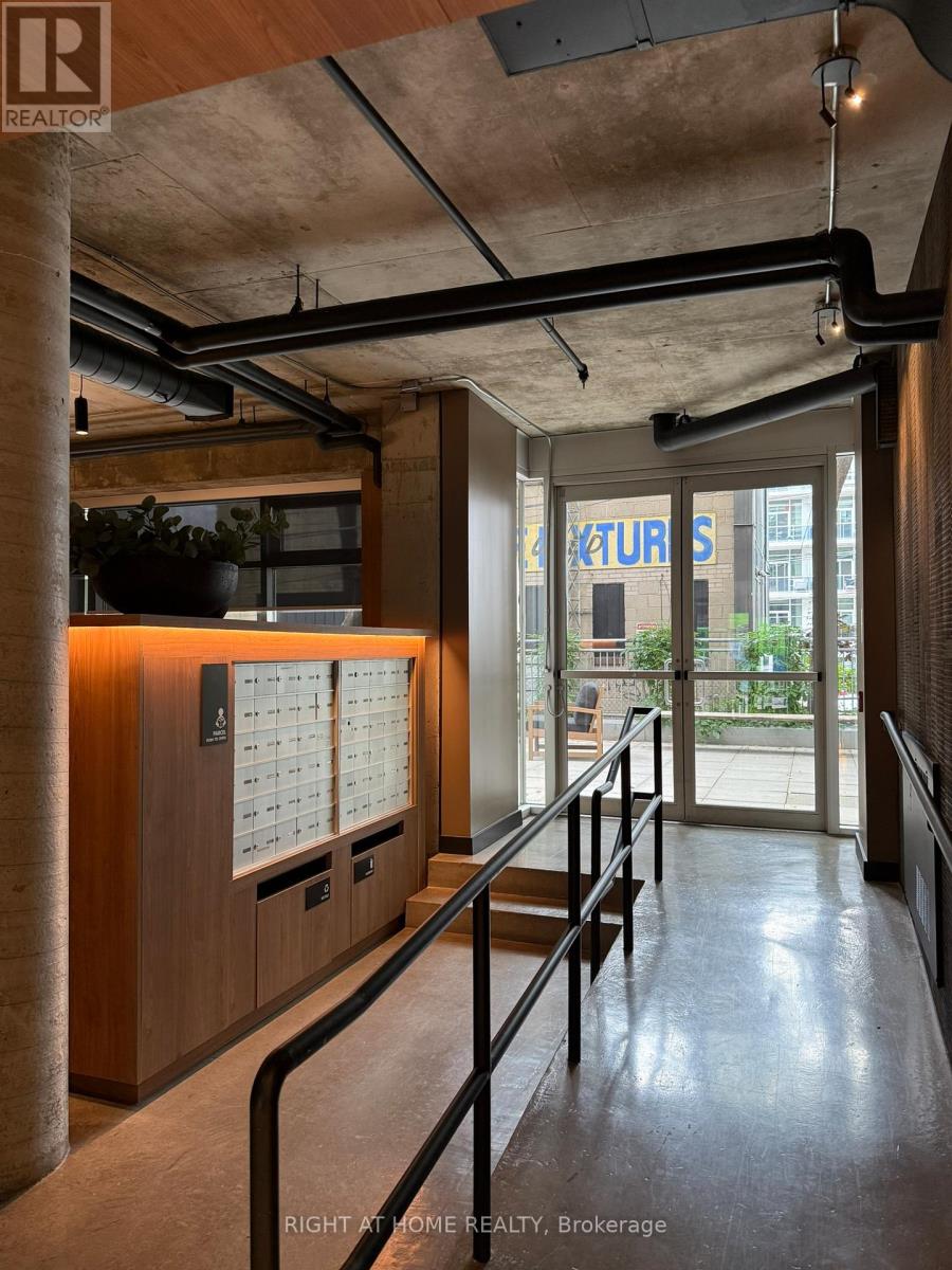 301 - 29 Camden Street, Toronto, Ontario  M5V 1V2 - Photo 6 - C12577118