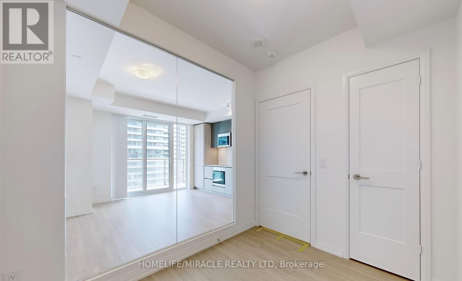 2611 - 8 Widmer Street, Toronto, Ontario  M5V 0W6 - Photo 2 - C12577164