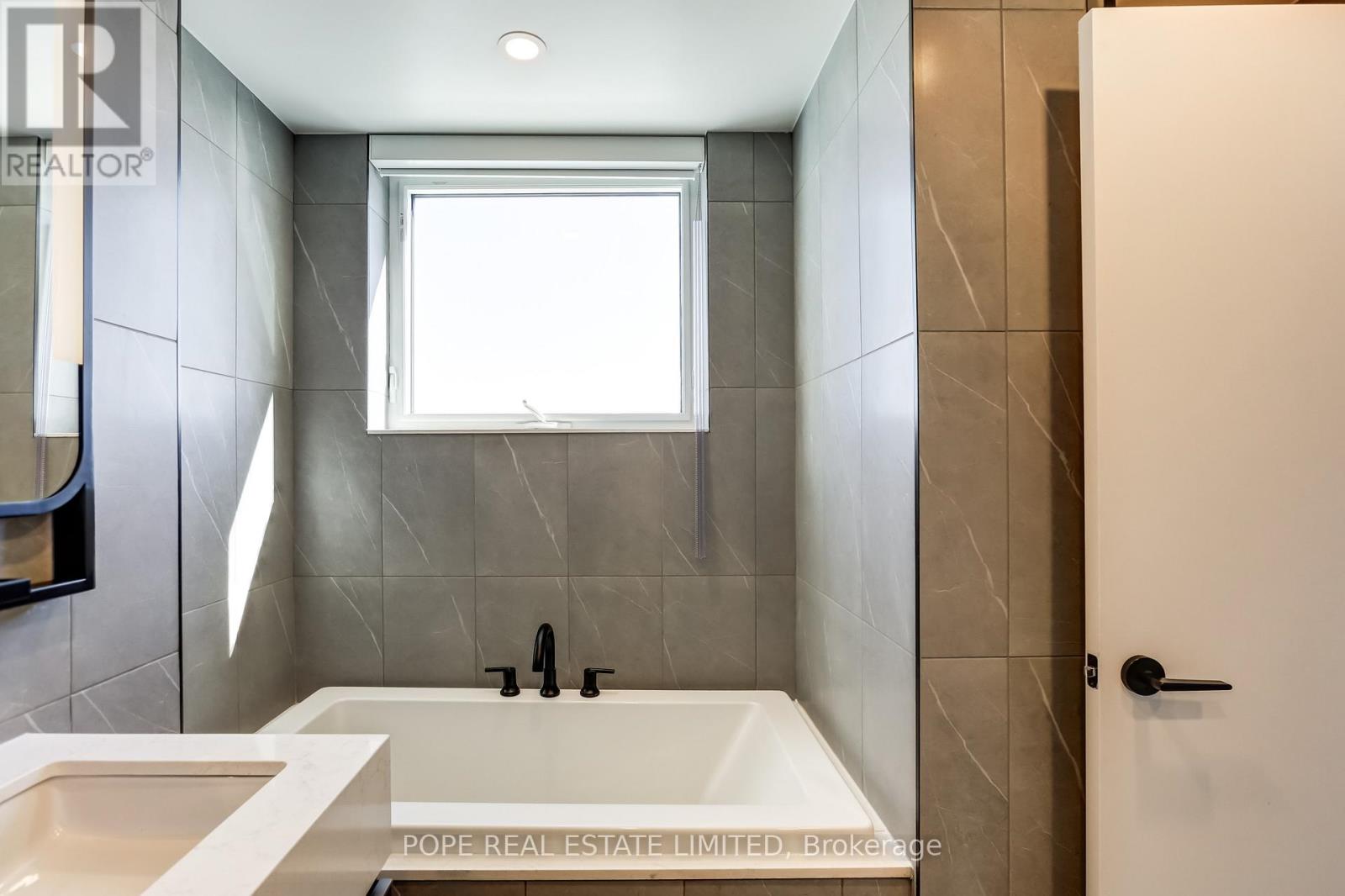 1104 - 1050 Eastern Avenue, Toronto, Ontario  M4L 0B7 - Photo 19 - E12577116