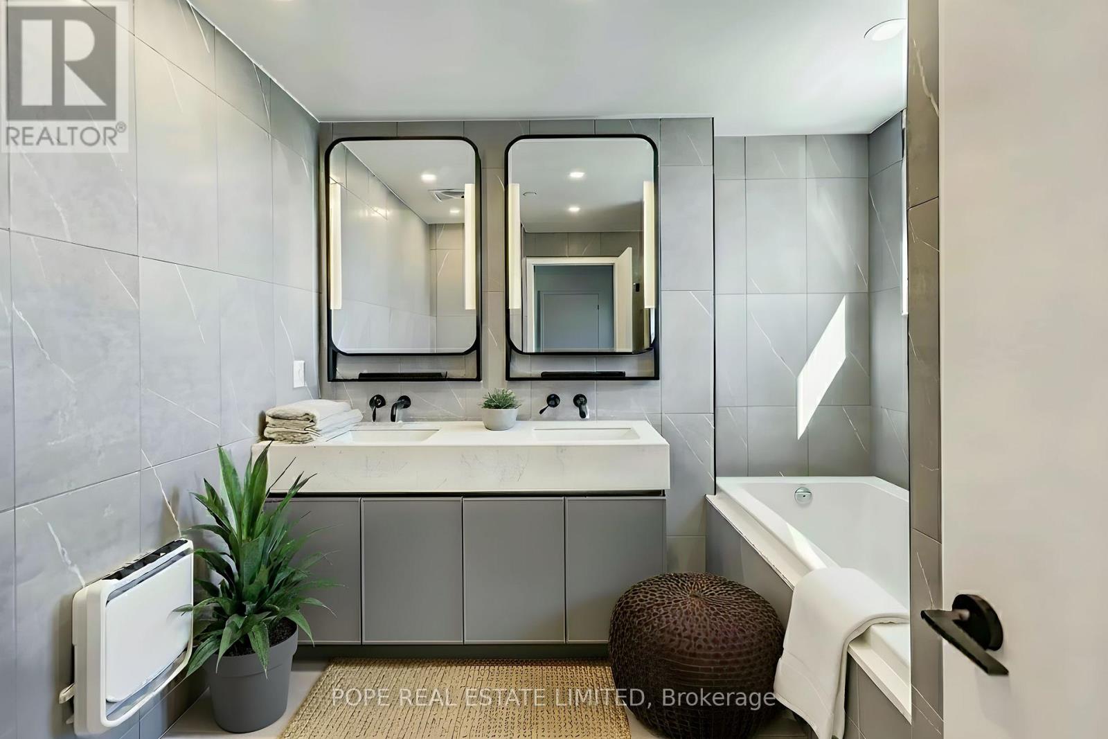 1104 - 1050 Eastern Avenue, Toronto, Ontario  M4L 0B7 - Photo 6 - E12577116