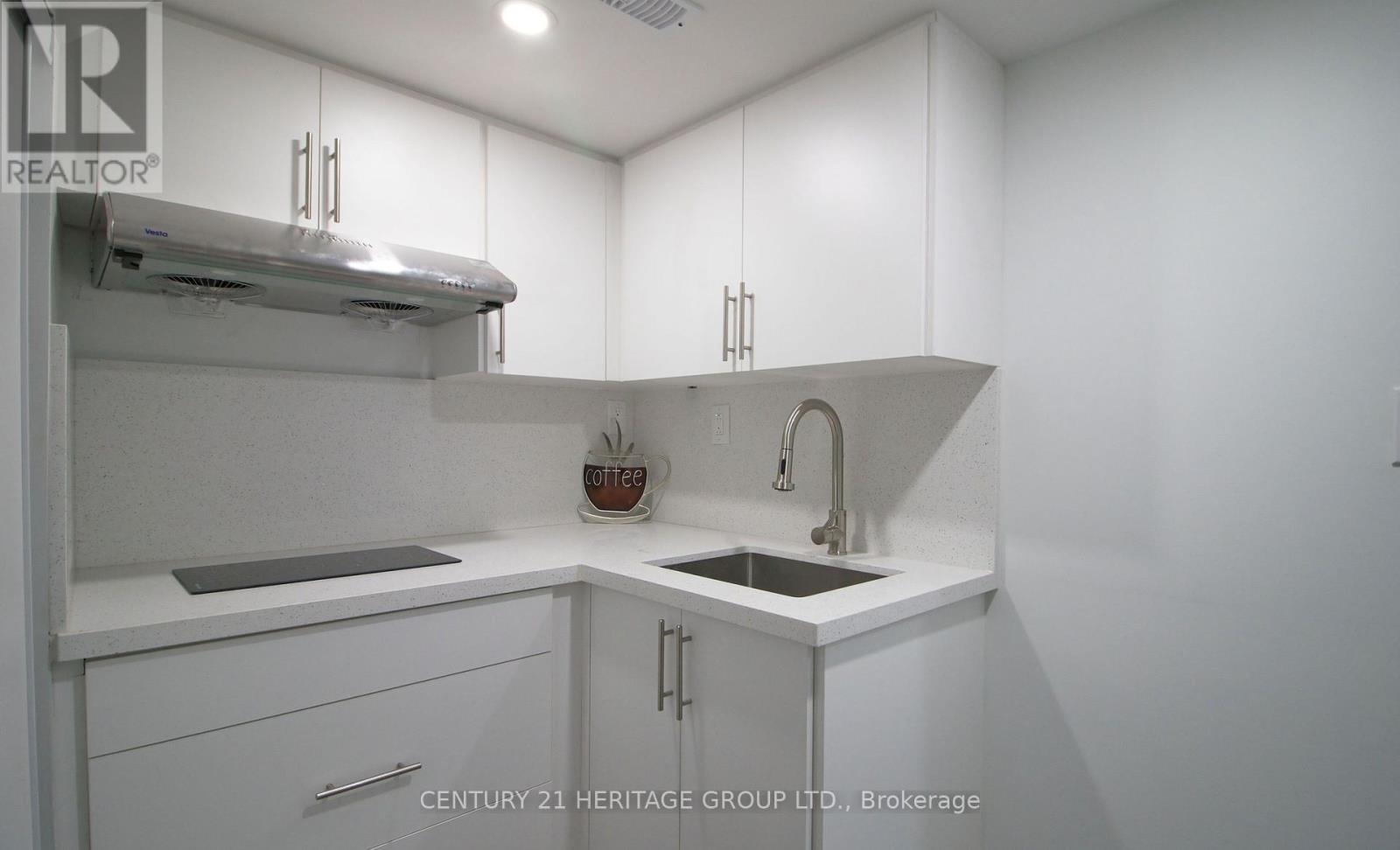 10 Akil Thomas Gardens, Toronto, Ontario  M1P 0G3 - Photo 2 - E12577156