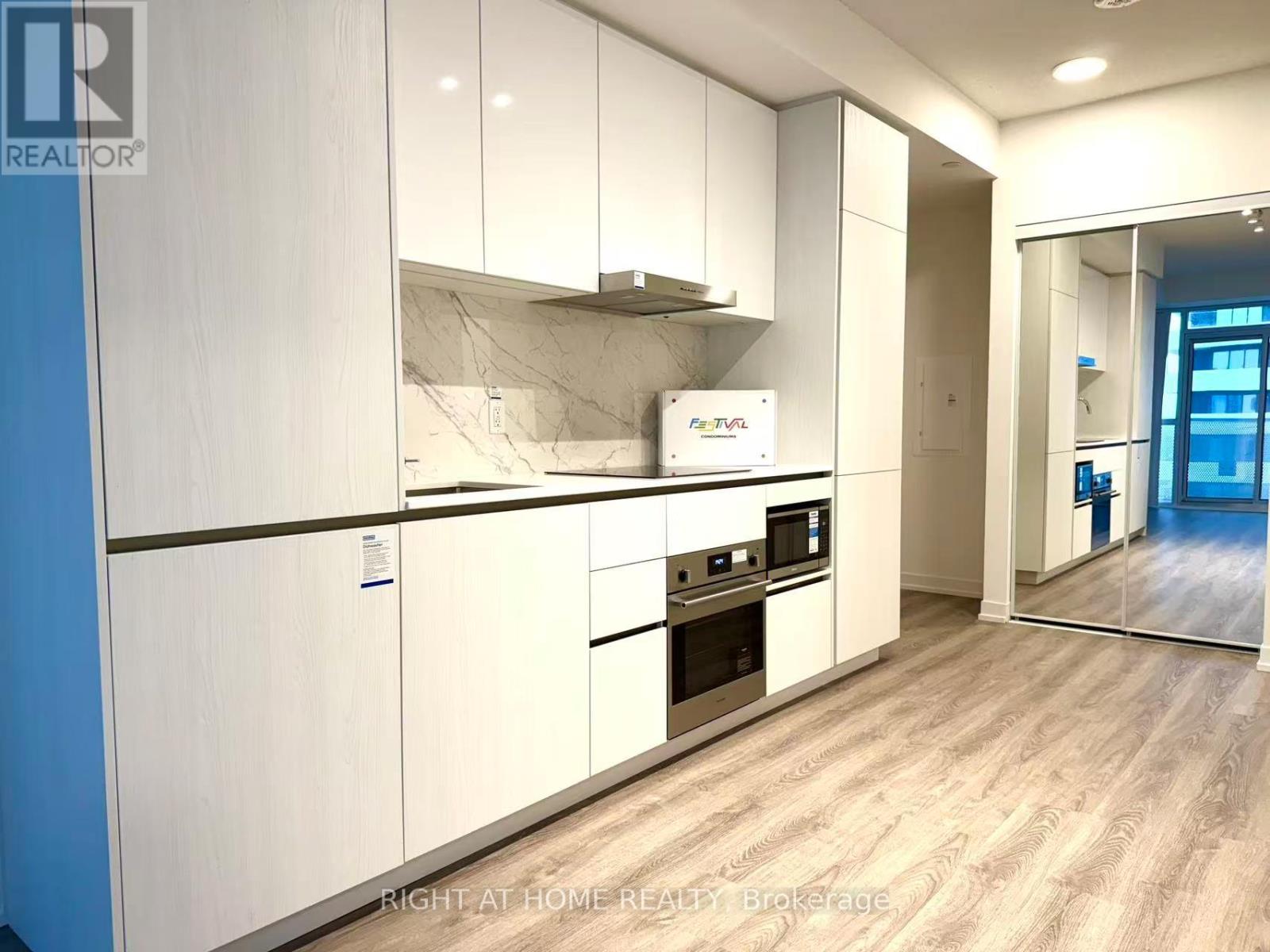 2801 - 8 Interchange Way, Vaughan, Ontario  L4K 0R2 - Photo 15 - N12577126