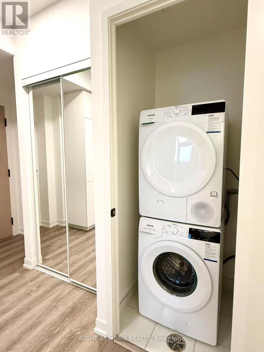 2801 - 8 Interchange Way, Vaughan, Ontario  L4K 0R2 - Photo 9 - N12577126